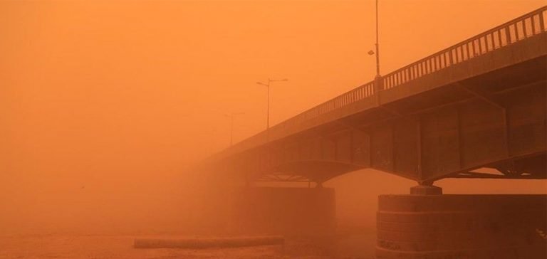 Bağdat Havalimanı’nda kum fırtınası nedeniyle uçuşlar durduruldu