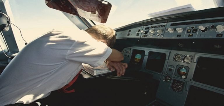 Yolcu uçağının pilotu uyuyakalınca alarm verildi!