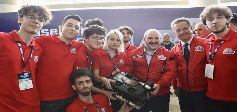 Sanayi ve Teknoloji Bakanı Varank TEKNOFEST KARADENİZ’i ziyaret etti