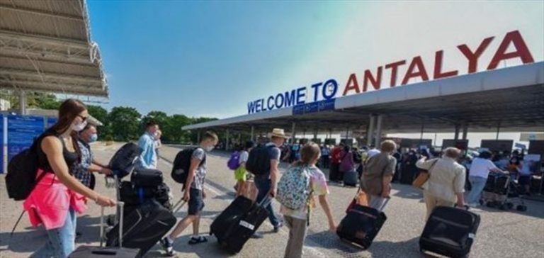 Antalya’da turist sayısı geçen yılın aynı dönemine göre yüzde 176 arttı