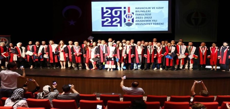 Havacılık ve Uzay Bilimleri Fakültesi’nde mezuniyet heyecanı