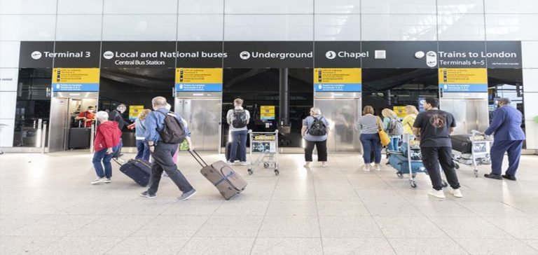 İngiltere havalimanlarındaki kaos giderek büyüyor