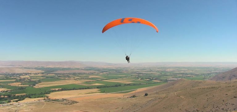 Kahramanmaraş’ta yamaç paraşütü kursiyerleri gökyüzüyle buluştu