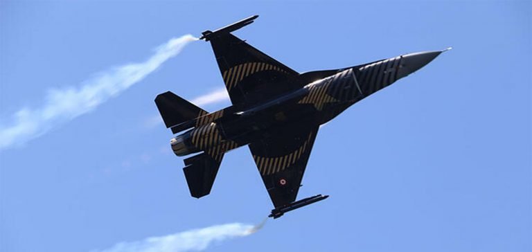 Ordu’da SOLOTÜRK’ten gösteri uçuşu