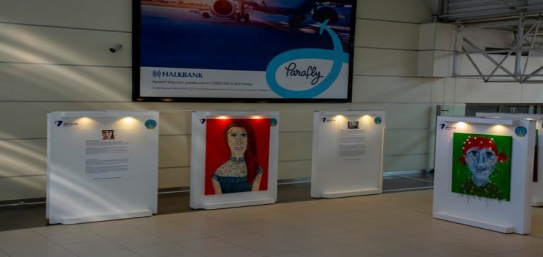 Havalimanında karma sergi