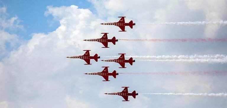 Türk Yıldızları’ndan ‘Büyük Taarruz’ uçuşu
