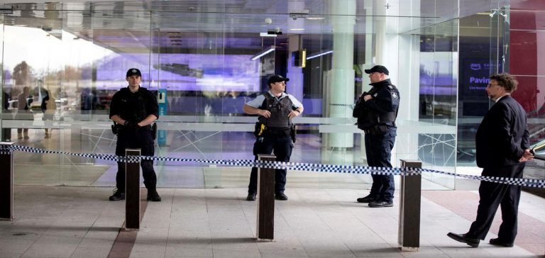 Canberra Havalimanı bir kişinin havaya ateş açması nedeniyle boşaltıldı