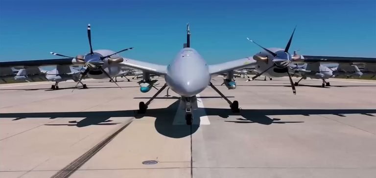 Hava Kuvvetlerine 3 Bayraktar Akıncı TİHA teslim edildi