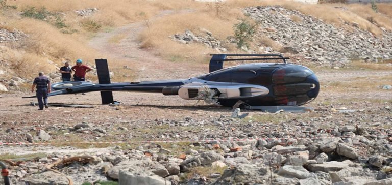 İzmir’de arızalanan helikopter boş araziye indiği sırada yan yattı