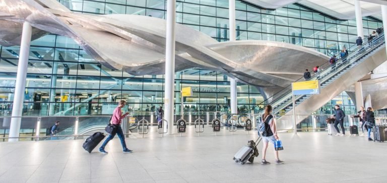 Londra Heathrow Havaalanı, uçuş sayısına getirdiği sınırlamayı uzattı