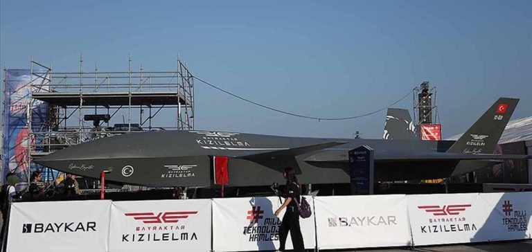 İnsansız savaş uçağı “Bayraktar Kızılelma” TEKNOFEST KARADENİZ’de sergileniyor