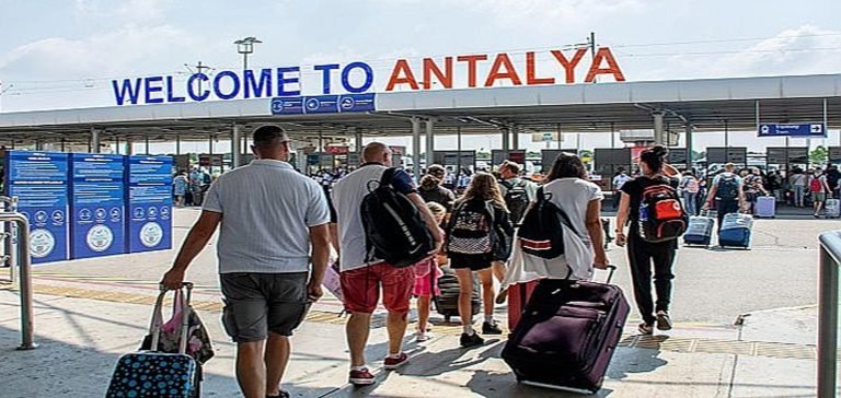 Antalya’ya gelen turist sayısı 7 milyonu geçti