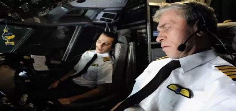 Etiyopya Hava Yolları uçağının iki pilotu da uyuyakaldı