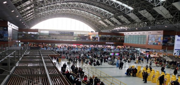 Sabiha Gökçen Havalimanı’nda yapılan rötar yolcuların tepkisini çekti