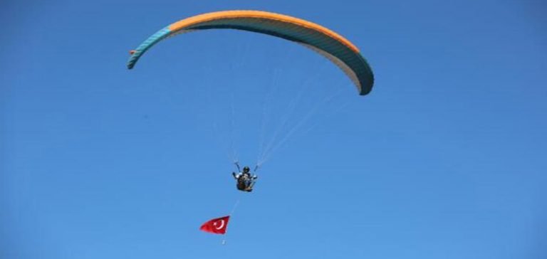 Toroslar’ın zirvesinden zafer ruhuyla uçtular