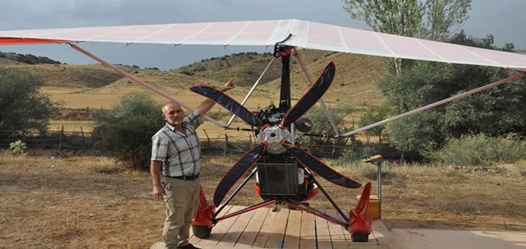 Köye mini havaalanı kurdu; hava aracıyla uçuş izni bekliyor