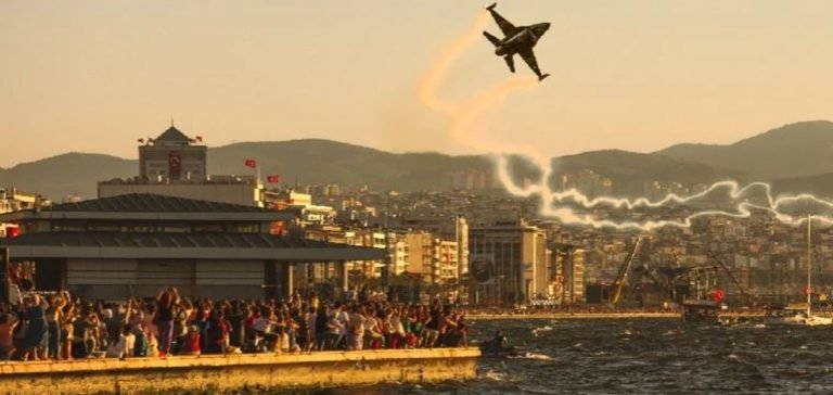 İzmir Airshow 2,2 milyon izleyicisi ile dünya sıralamasına girdi!