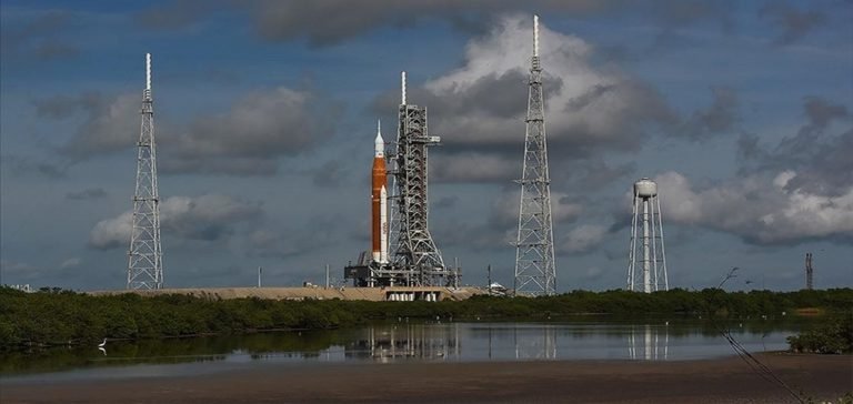 NASA, Ian Kasırgası nedeniyle uzay aracını ve roketi hangarlara çekti