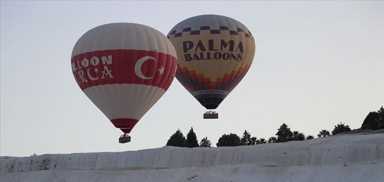 Pamukkale’yi 8 ayda 91 bin ziyaretçi balondan izledi