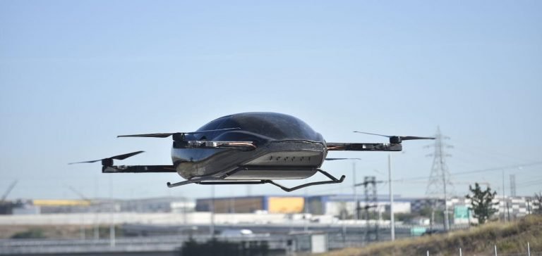 Uçan araba ilk kez gökyüzünde!