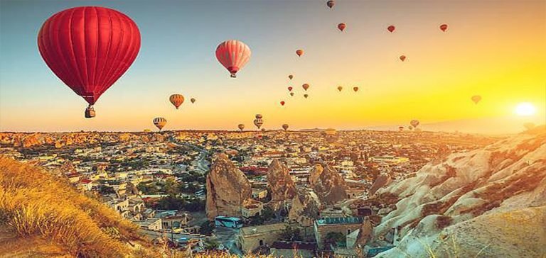 Kapadokya’da 3500 kişinin balonlarla uçtuğu bildirildi