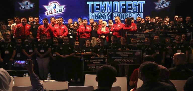 Selçuk Bayraktar: Dünyadaki en büyük dönüşüm rüzgarı, yüksek teknoloji üzerinden geliyor