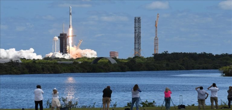 NASA’nın Crew 5 astronotlarını taşıyan SpaceX üretimi roketi fırlatıldı