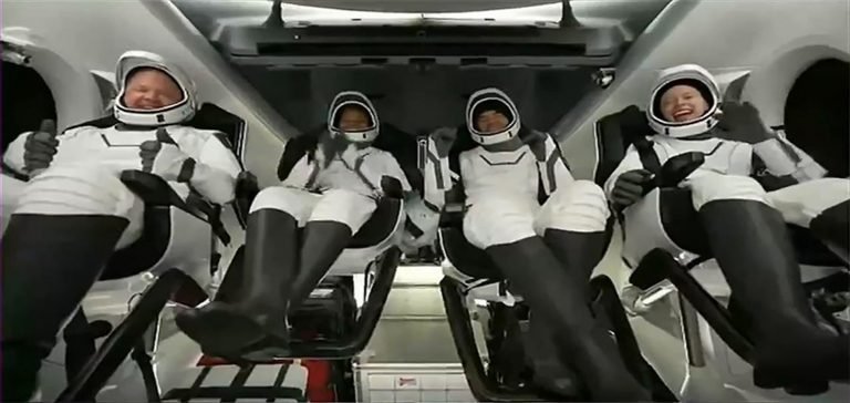 NASA’nın Crew-4 mürettebatı 6 aylık görevin ardından dünyaya döndü