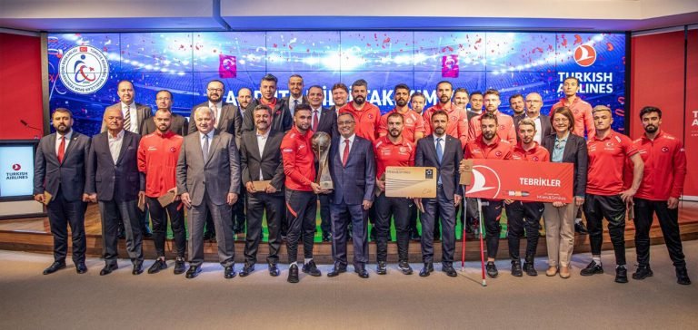 Türk Hava Yolları ve Ampute Milli Takımı Şampiyonluğu Kutladı