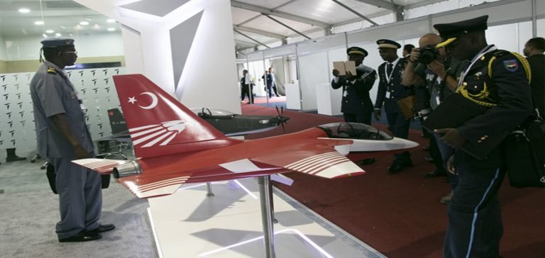 Tunus’ta Türkiye’nin de katıldığı Uluslararası Havacılık ve Savunma Fuarı başladı