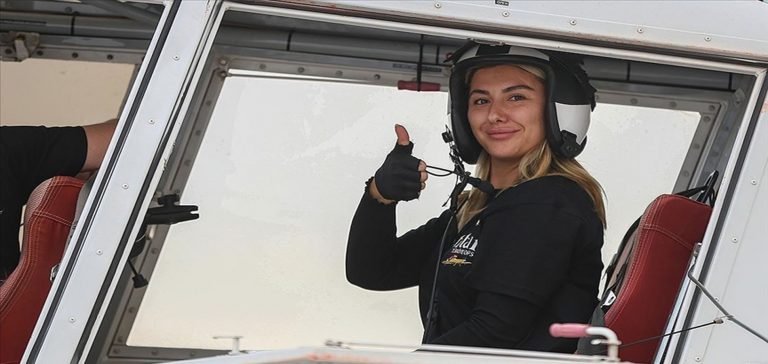 Orman yangınlarının “ateş avcısı” kadın pilotu hedefleri başarıyla söndürüyor