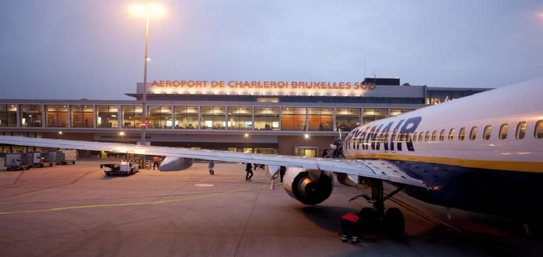 Brüksel Güney Havalimanı’nda güvenlik görevlilerinin grevi nedeniyle kaos yaşanıyor