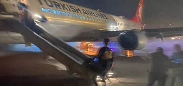 İstanbul-Hatay seferini yapan uçağın lastiği patladı