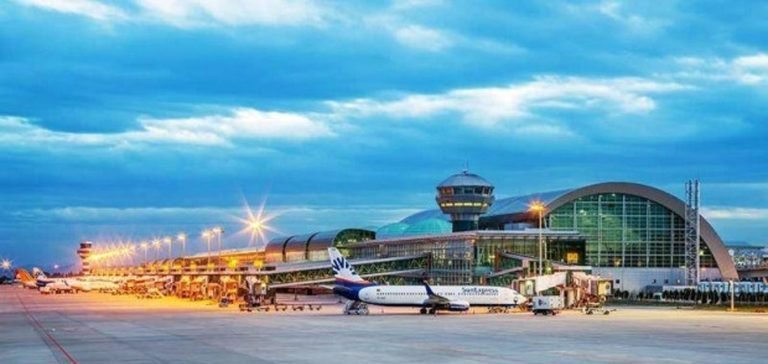 Adnan Menderes Havalimanı ekim ayında 921 bin yolcuya hizmet verdi