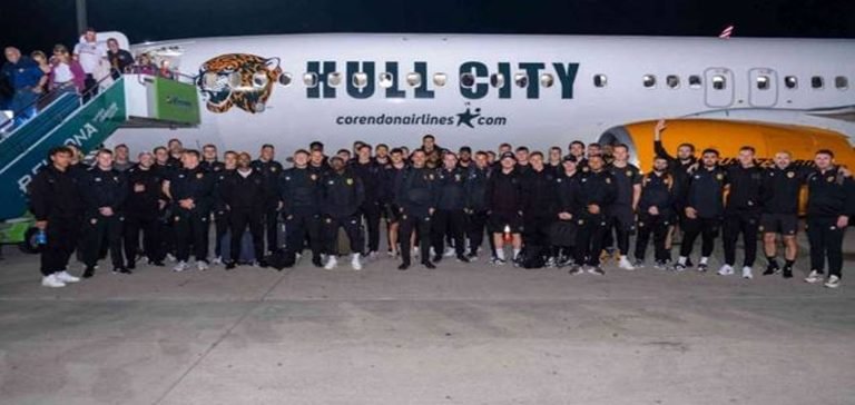 Corendon Hull City’i taraftarlarıyla birlikte Antalya’ya getirdi