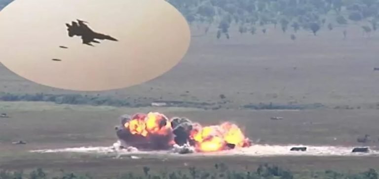 Kimliği belirsiz uçak Her yeri bombalayıp ortadan kayboldu