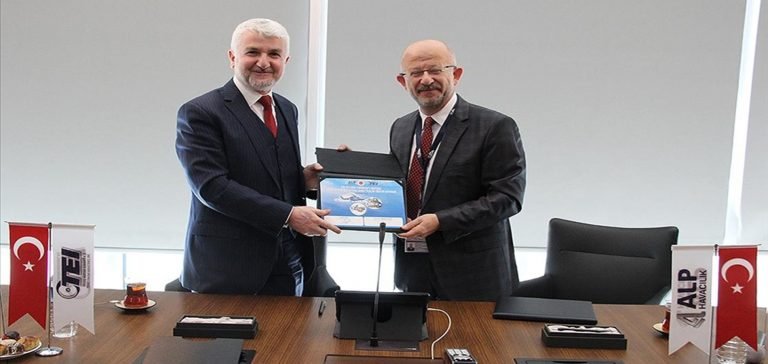 Gökbey helikopterinde kullanılacak turboşaft motoru aksesuar dişli kutusu TEI’ye teslim edildi