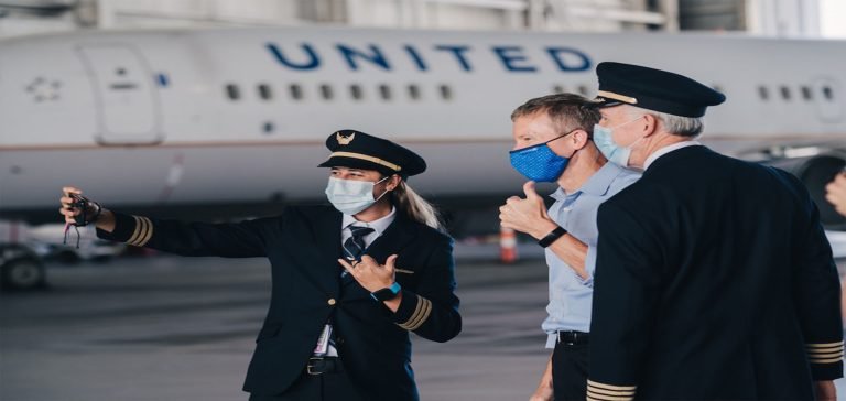United Airlines’ta ‘Muhbir’ Krizi: Kabin Memuru Dava Açtı