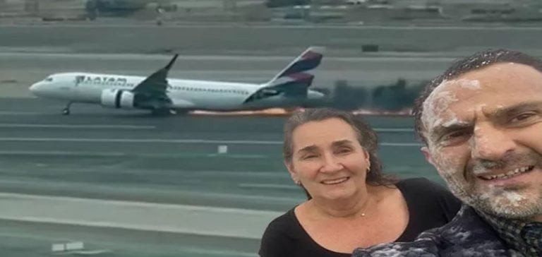 Yanan uçağın önünde selfie!