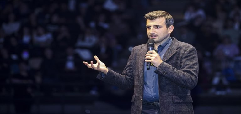 T3 Vakfı Mütevelli Heyeti Başkanı Selçuk Bayraktar’dan gençlere burs başvurusu çağrısı