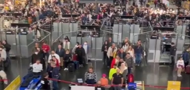 Sabiha Gökçen Havalimanı’nda 1 dakikalık saygı duruşu