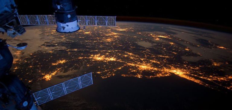 NASA, astronotları kurtarmak için SpaceX’i kullanmayı düşünüyor