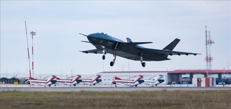 ABD’deki savunma dergisi Defense News, Bayraktar Kızılelma’yı tanıttı