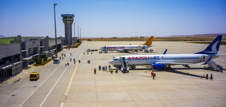 GAP Havalimanında yolcu ve uçak trafiğinde artış