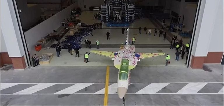 Türkiye’nin jet eğitim uçağı Hürjet ilk uçuşa ilerliyor