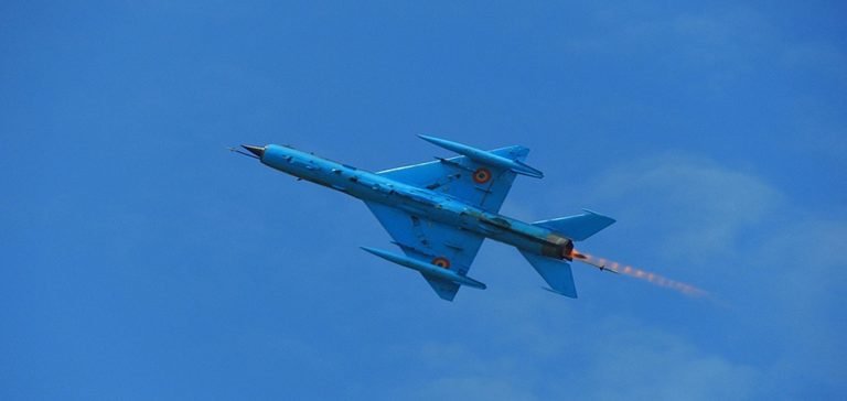 Hırvatistan’da eğitim uçuşu yapan “Mig-21” tipi savaş uçağı düştü