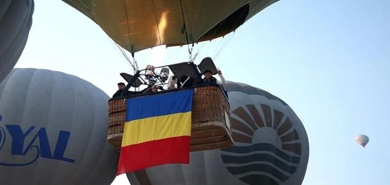 Kapadokya’da balonlar Romanya bayrağı ile uçtu