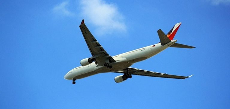 İngiltere’ye giden uçak bomba ihbarı