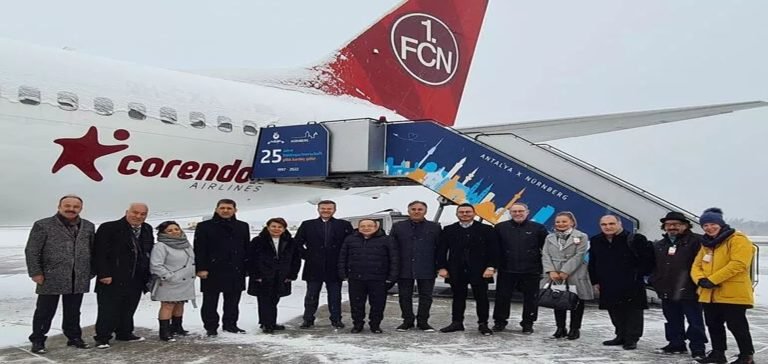 Nürnberg Havaalanı’na ‘kardeşlik’ anısına sembol uçak merdiveni