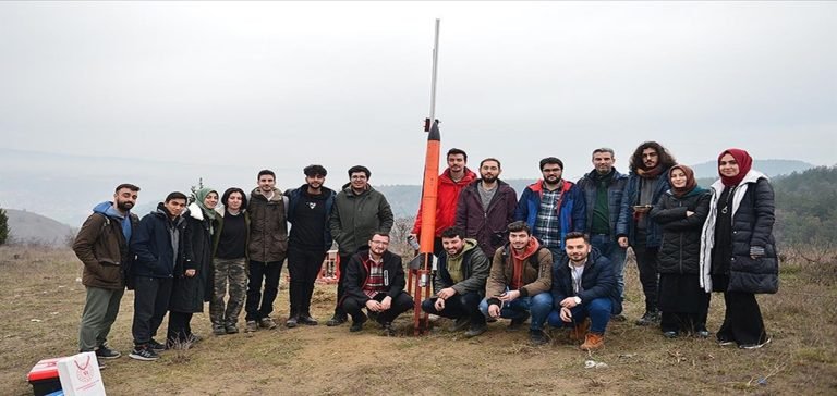 Üniversite öğrencileri model roket motoru tasarladı